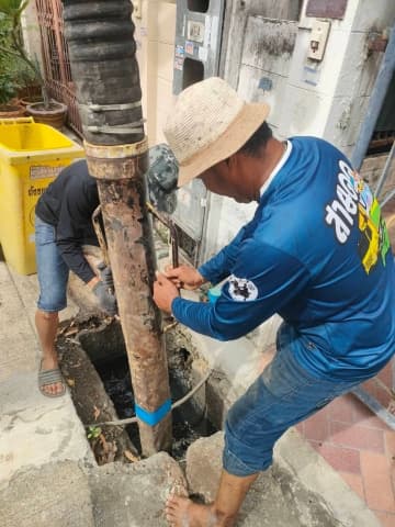 กองสาธารณสุขและสิ่งแวดล้อม ดำเนินการดูดลอกท่อระบายน้ำ หมู่บ้านนันทนาการ์เด้นท์ 2 ภาพที่ 1
