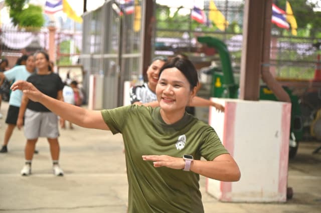 ภาพความประทับใจกิจกรรมเต้นแอโรบิค "เสืยเหงื่อกันหน่อยไหม?" ภายใต้โครงการส่งเสริมสุขภาพประชาชนด้วยการออกกำลังการเต้นแอโรบิค ในวันพุธ 19 สิงหาคม 2569 ภาพที่ 2