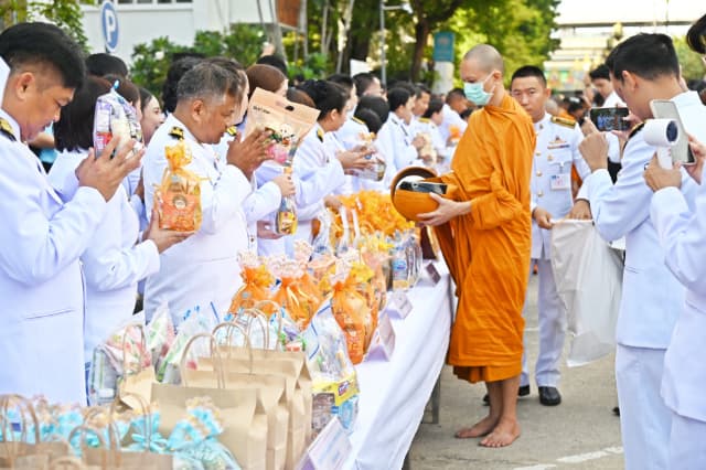 เข้าร่วมพิธีเจริญพระพุทธมนต์และทำบุญตักบาตรถวายพระราชกุศล เนื่องในโอกาสพระชนมพรรษาสมเด็จพระนางเจ้าสิริกิตติ์ พระบรมราชินีนาถ พระบรมราชชนนีพันปีหลวง วันแม่แห่งชาติ 12 สิงหาคม 2568 ภาพที่ 27