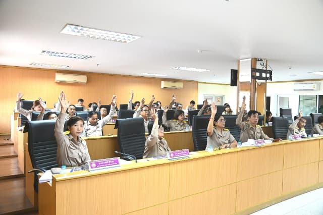 การประชุมสภาเทศบาลเมืองบางรักน้อย เพื่อร่วมพิจารณาร่างเทศบัญญัติงบประมาณรายจ่าย ประจำปีงบประมาณ พ.ศ. 2570 ภาพที่ 26