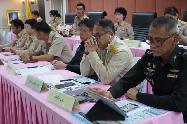 การประชุมหัวหน้าส่วนราชการ ผู้บริหารองค์กรปครองส่วนท้องถิ่น กำนัน ผู้ใหญ่บ้าน ฯลฯ อำเภอเมืองนนทบุรี ภาพที่ 4