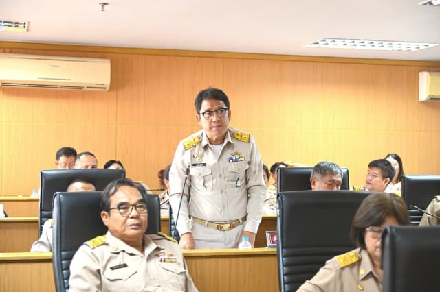 การประชุมสภาเทศบาลเมืองบางรักน้อย เพื่อร่วมพิจารณาร่างเทศบัญญัติงบประมาณรายจ่าย ประจำปีงบประมาณ พ.ศ. 2570 ภาพที่ 19