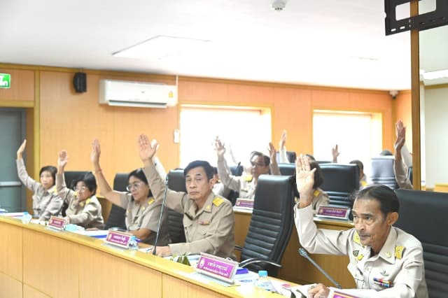 การประชุมสภาเทศบาลเมืองบางรักน้อย เพื่อร่วมพิจารณาร่างเทศบัญญัติงบประมาณรายจ่าย ประจำปีงบประมาณ พ.ศ. 2570 ภาพที่ 1