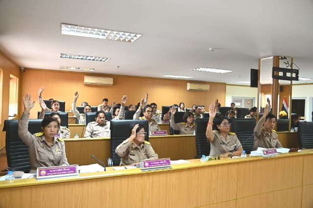 การประชุมสภาเทศบาลเมืองบางรักน้อย เพื่อร่วมพิจารณาร่างเทศบัญญัติงบประมาณรายจ่าย ประจำปีงบประมาณ พ.ศ. 2570 ภาพที่ 10