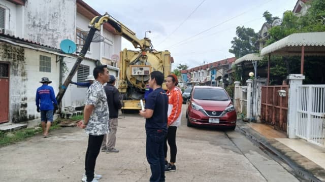 กองสาธารณสุขและสิ่งแวดล้อม ดำเนินการดูดลอกท่อระบายน้ำ หมู่บ้านนันทนาการ์เด้นท์ 2 (ต่อ) ภาพที่ 3