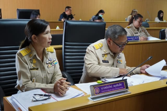 การประชุมสภาองค์การบริหารส่วนตำบลบางรักน้อย สมัยสามัญ สมัยที่ 4 ครั้งที่ 1/2566 ภาพที่ 3