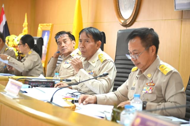 การประชุมสภาเทศบาลเมืองบางรักน้อย เพื่อร่วมพิจารณาร่างเทศบัญญัติงบประมาณรายจ่าย ประจำปีงบประมาณ พ.ศ. 2570 ภาพที่ 25