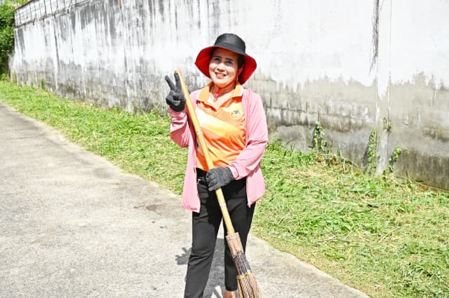 โครงการรณรงค์ส่งเสริมเพื่อรักษาสภาพแวดล้อมภายในตำบล ภาพที่ 12
