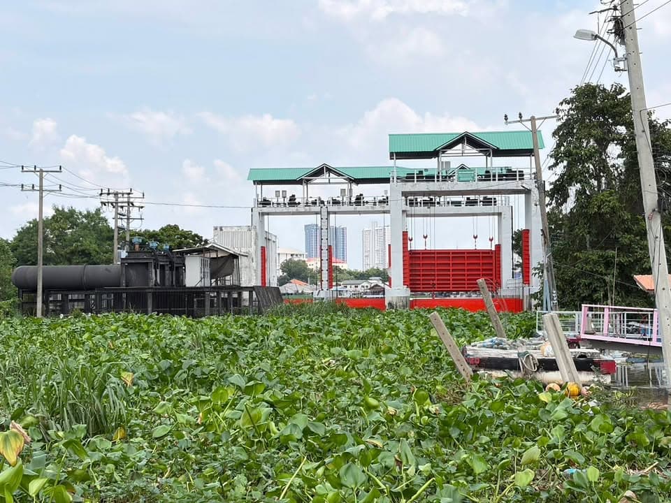 งานป้องกันและบรรเทาสาธารณภัยลงพื้นที่ตรวจระดับน้ำในพื้นที่ ภาพที่ 5