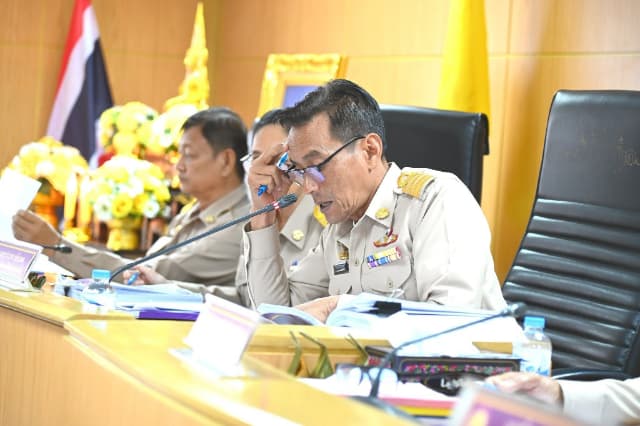 การประชุมสภาเทศบาลเมืองบางรักน้อย เพื่อร่วมพิจารณาร่างเทศบัญญัติงบประมาณรายจ่าย ประจำปีงบประมาณ พ.ศ. 2570 ภาพที่ 17