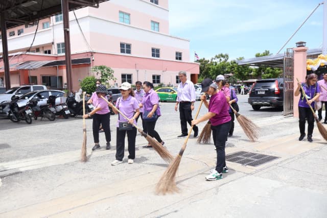 โครงการนนทบุรีน่าอยู่ เฉลิมพระเกียรติ สมเด็จพระนางเจ้าฯ พระบรมราชินี เนื่องในโอกาสวันเฉลิมพระชนมพรรษา 3 มิถุนายน 2568 Big Cleaning Day ภาพที่ 63