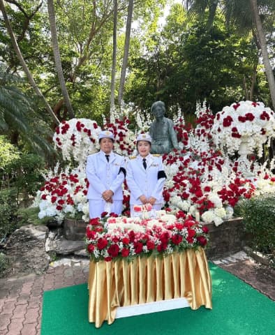ร่วมพิธีวางพวงมาลาและถวายสักการะ เนื่องในวันคล้ายวันสวรรคต "สมเด็จย่า" ณ สวนสมเด็จพระศรีนครินทร์ นนทบุรี ภาพที่ 13