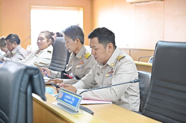 ประชุมสภาองค์การบริหารส่วนตำบลบางรักน้อย สมัยสามัญ สมัยที่ 3 ครั้งที่ 3/2568 ภาพที่ 10