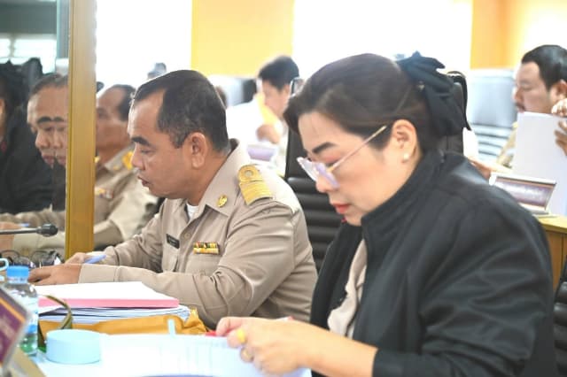 การประชุมสภาเทศบาลเมืองบางรักน้อย เพื่อร่วมพิจารณาร่างเทศบัญญัติงบประมาณรายจ่าย ประจำปีงบประมาณ พ.ศ. 2570 ภาพที่ 6