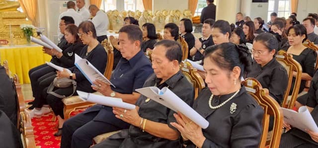 ร่วมพิธีสวดพระพุทธมนต์และเจริญจิตตภาวนาอุทิศถวายพระราชกุศลแด่ สมเด็จพระนางเจ้าสิริกิติ์ พระบรมราชินีนาถ พระบรมราชชนนีพันปีหลวง (ครั้งที่ 5) ภาพที่ 10