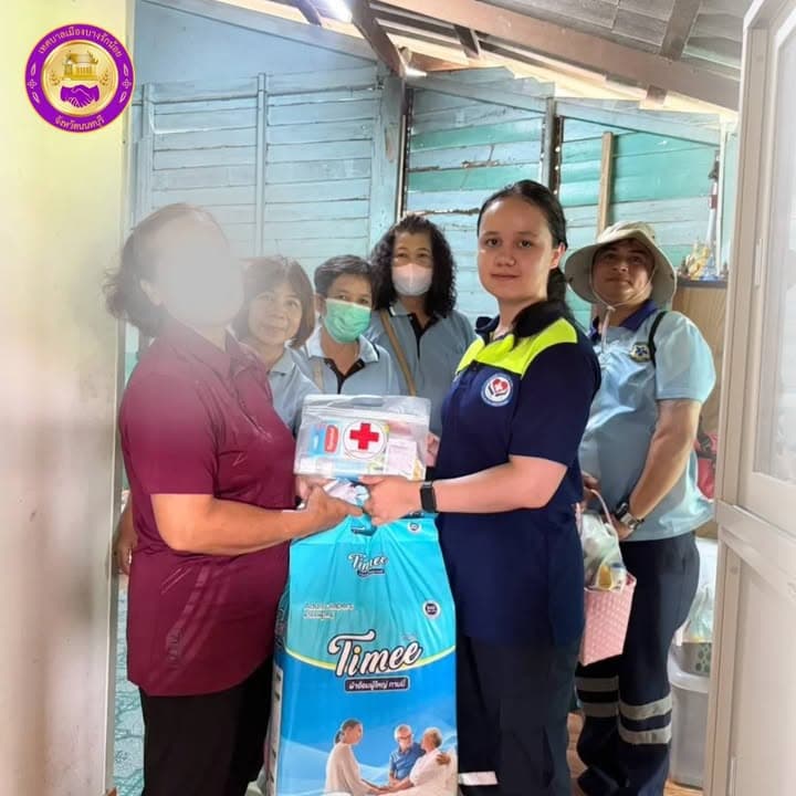 เทศบาลเมืองบางรักน้อยลงพื้นที่มอบเวชภัณฑ์และยารักษาโรคแก่ประชาชน ภาพที่ 1