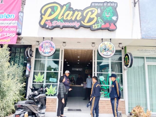 ลงพื้นที่ตรวจร้านจำหน่ายกัญชาในพื้นที่ เพื่อกำกับดูแลให้เป็นไปตามกฎหมาย ภาพที่ 18