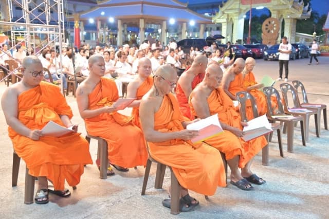 กิจกรรมสวดมนต์ทางพิธีทางศาสนา และร่วมเวียนเทียน เนื่องในวันอาสาฬหบูชา ประจำปี 2567 ภาพที่ 10