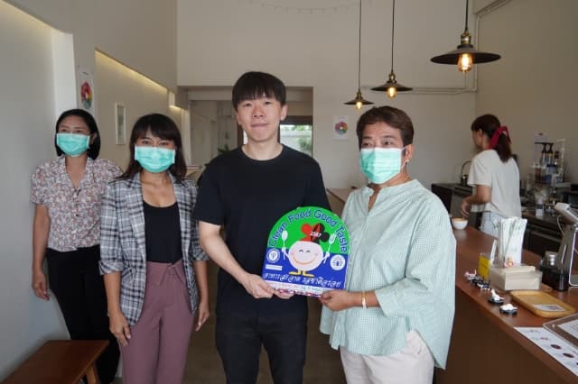 มอบป้าย Clean Food Good Taste ให้ร้านอาหารแผงลอยที่ผ่านเกณฑ์มาตรฐาน ภาพที่ 4