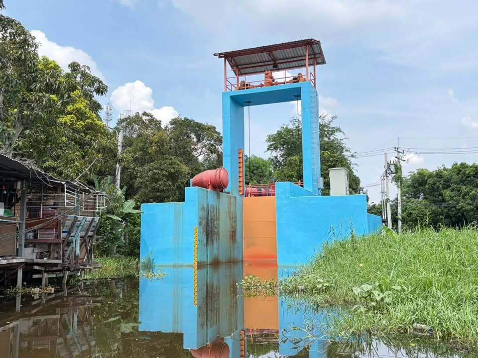 งานป้องกันและบรรเทาสาธารณภัยลงพื้นที่ตรวจระดับน้ำในพื้นที่ ภาพที่ 11