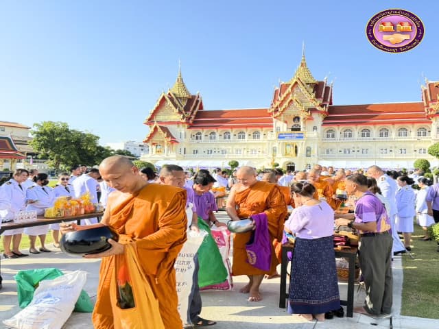 ร่วมพิธีทำบุญตักบาตร ถวายพระราชกุศลเเละพิธีถวายพระพรชัยมงคลเนื่องในวันสำคัญ วันคล้ายวันประสูติ พระเจ้าวรวงศ์เธอ พระองค์เจ้าโสมสวลี กรมหมื่นสุทธนารีนาถ ภาพที่ 8