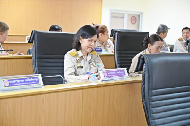 ประชุมสภาองค์การบริหารส่วนตำบลบางรักน้อย สมัยสามัญ สมัยที่ 3 ครั้งที่ 3/2568 ภาพที่ 16