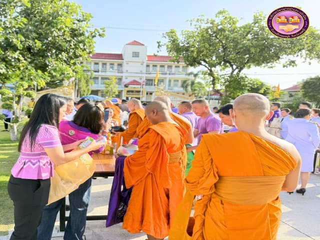 ร่วมพิธีทำบุญตักบาตร ถวายพระราชกุศลเเละพิธีถวายพระพรชัยมงคลเนื่องในวันสำคัญ วันคล้ายวันประสูติ พระเจ้าวรวงศ์เธอ พระองค์เจ้าโสมสวลี กรมหมื่นสุทธนารีนาถ ภาพที่ 3