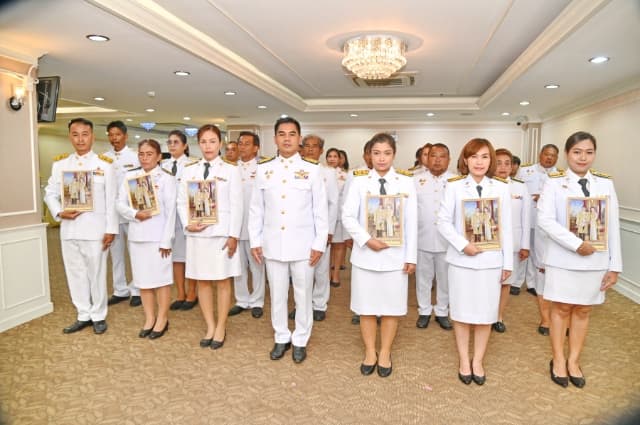 พิธีรับพระราชทานพระบรมฉายาลักษณ์ พระบาทสมเด็จพระเจ้าอยู่หัวและสมเด็จพระนางเจ้า ฯ พระบรมราชินี ภาพที่ 10