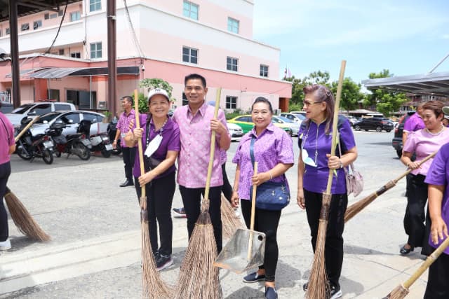 โครงการนนทบุรีน่าอยู่ เฉลิมพระเกียรติ สมเด็จพระนางเจ้าฯ พระบรมราชินี เนื่องในโอกาสวันเฉลิมพระชนมพรรษา 3 มิถุนายน 2568 Big Cleaning Day ภาพที่ 42