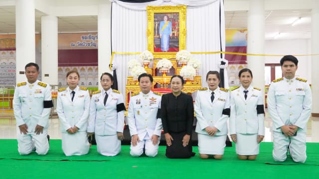 พิธีถวายน้ำสรงพระศพเบื้องหน้าพระฉายาลักษณ์ สมเด็จพระนางเจ้าสิริกิติ์ พระบรมราชินีนาถ พระบรมราชชนนีพันปีหลวง ภาพที่ 10