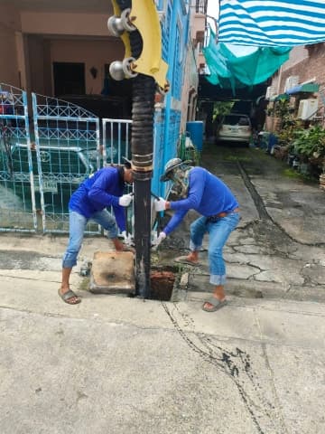 กองสาธารณสุขและสิ่งแวดล้อม ดำเนินการดูดลอกท่อระบายน้ำ หมู่บ้านริมสวน ภาพที่ 5