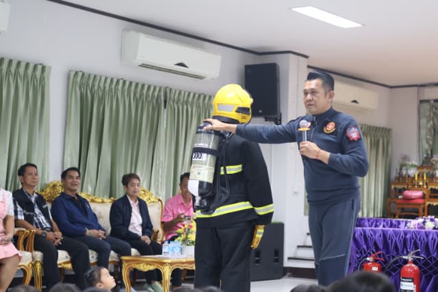 ฝึกซ้อมแผนป้องกันการเกิดอัคคีภัยเพื่อสร้างความรู้ ความปลอดภัย ให้แก่นักเรียนโรงเรียนวัดบางรักน้อยและศูนย์พัฒนาเด็กเล็ก ภาพที่ 8