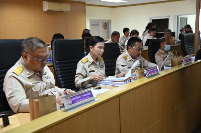 การประชุมสภาองค์การบริหารส่วนตำบลบางรักน้อย สมัยสามัญ สมัยที่ 3 ครั้งที่ 2 ประจำปี พ.ศ.2567 ภาพที่ 4